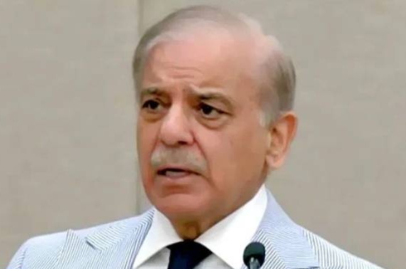 فی لیٹر پٹرول پر 100 روپے رعایت، وزیراعظم نے نئی اسکیم کا اعلان کردیا