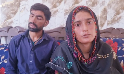 ڈہرکی میں خاتون کا وڈیرے پر زیادتی کا سنگین الزام، شوہر کے ہمراہ انصاف کے لیے احتجاج