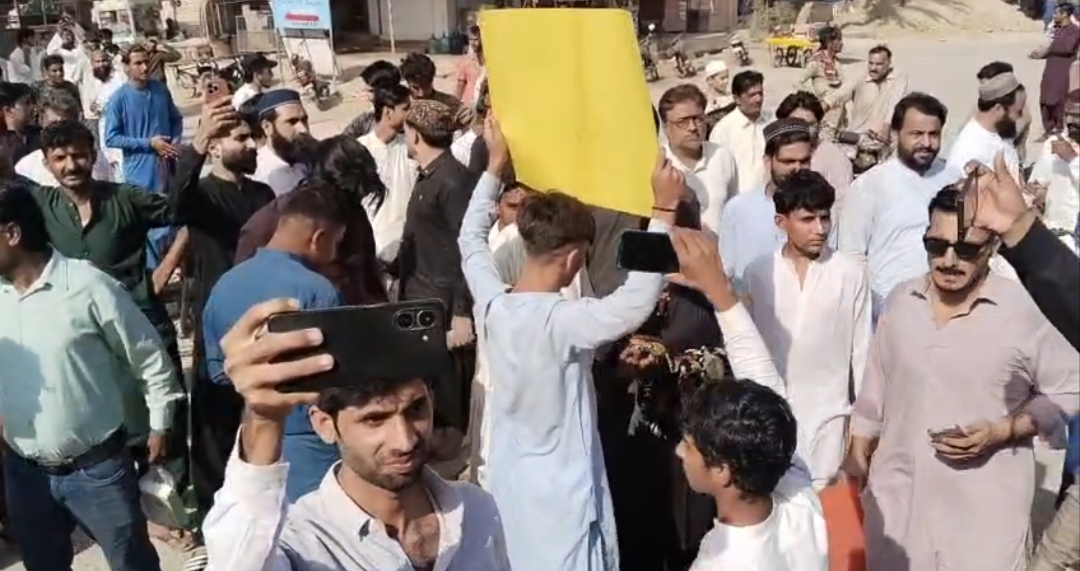 ملير: شاهه ٽائون، پپري ۽ شاهنواز ڳوٺ ۾ بجلي جي بدترين لوڊشيڊنگ خلاف ڌرڻو